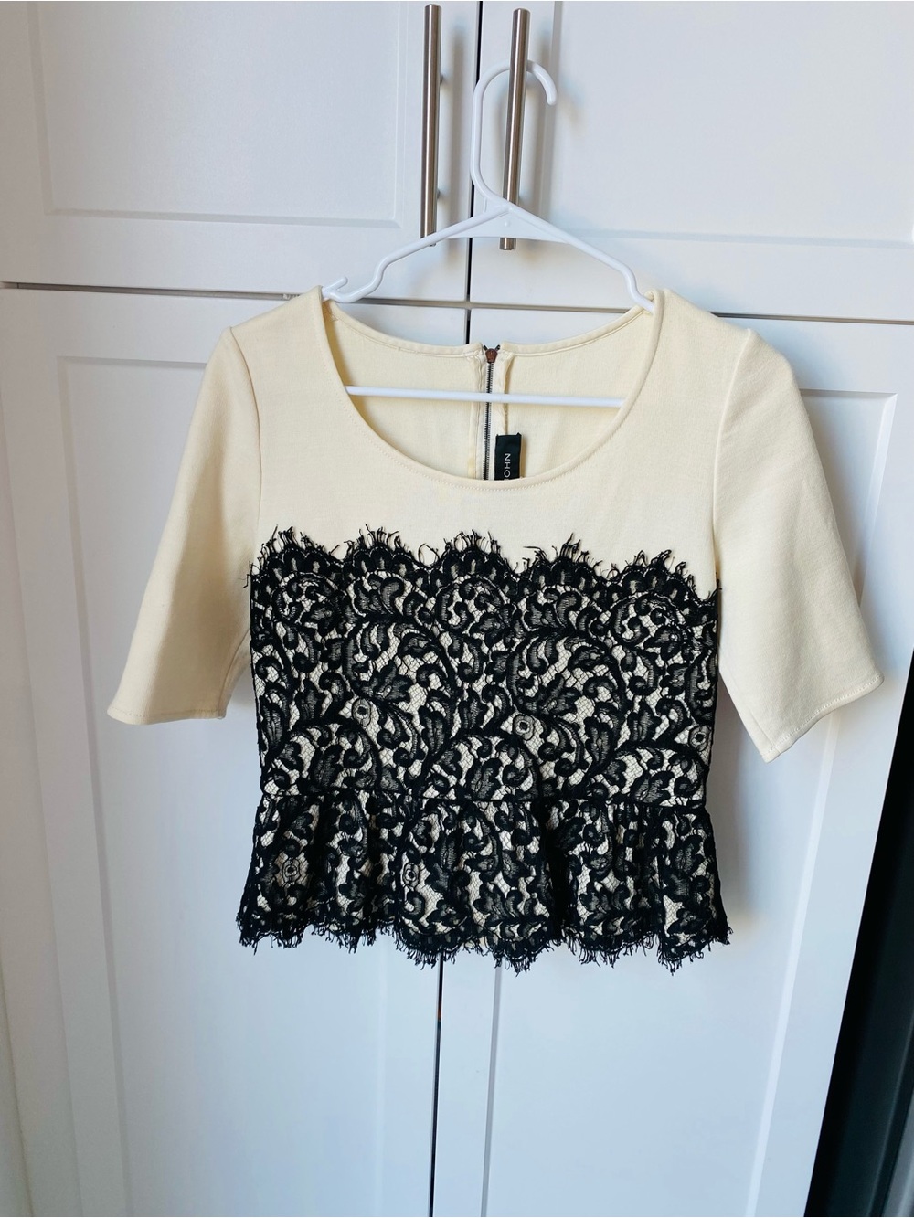 St John womens size 8 cream lace peplum top black